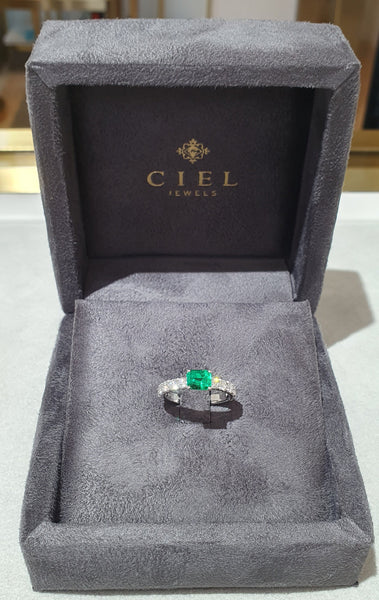 Colombian Emerald East West Diamond Band