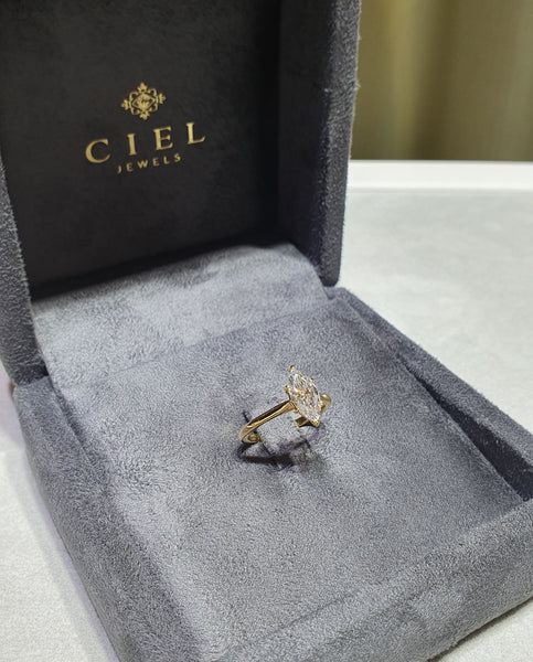 18K Yellow Gold Marquise Diamond Ring