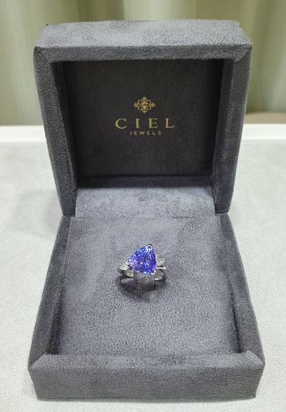 Tanzanite Asym Diamond Ring
