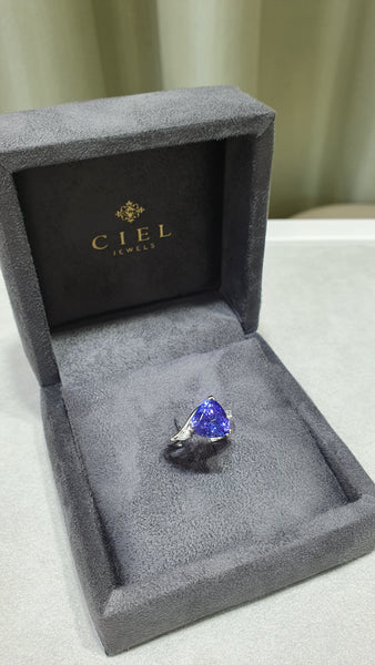 Tanzanite Asym Diamond Ring