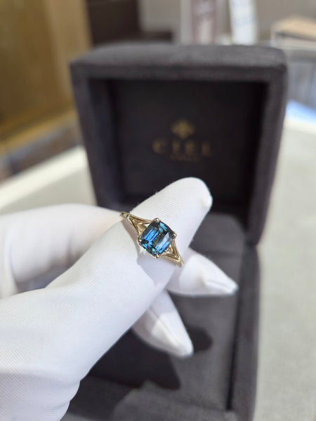 Teal Sapphire Split Shank Milgrain Ring