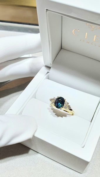 Teal Sapphire in 18K Yellow Gold